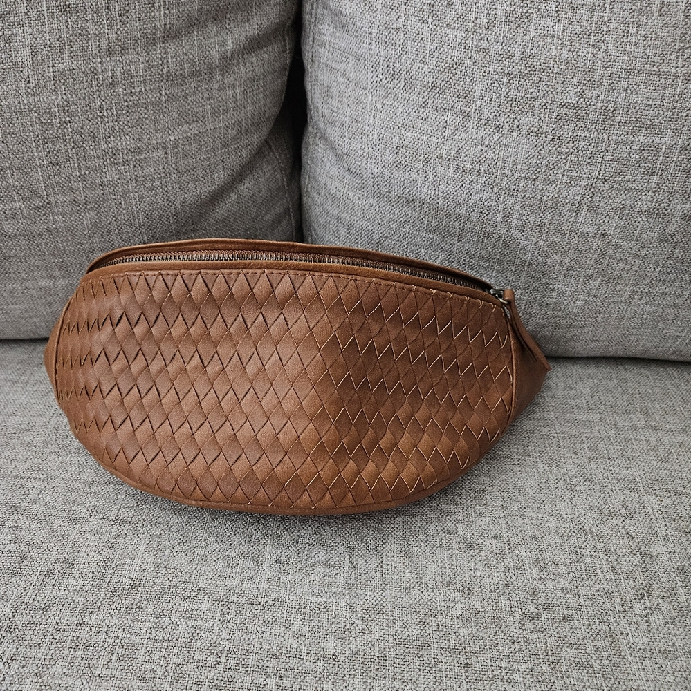 Mandrn Cuyana Tan Leather Belt Bag